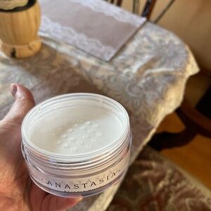 Anastasia Beverly Hills loose setting powder